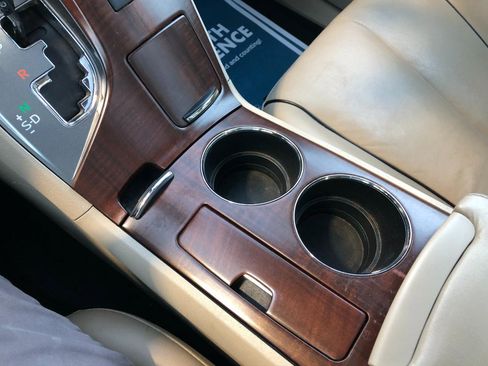 Used 2011 Toyota Venza AWD V6 w/ Premium Pkg #2 image 23