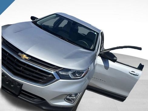 Used 2018 Chevrolet Equinox LS image 1
