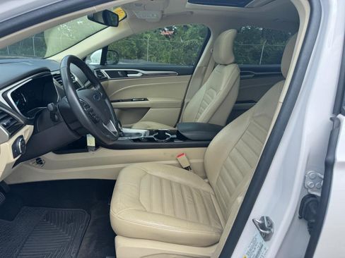 Used 2016 Ford Fusion SE w/ Equipment Group 202A FWD image 19
