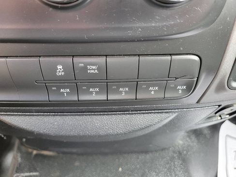 Used 2017 RAM 3500 Tradesman w/ Chrome Appearance Group AWD/4WD image 16