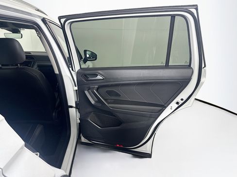 Used 2023 Volkswagen Tiguan SE FWD image 31