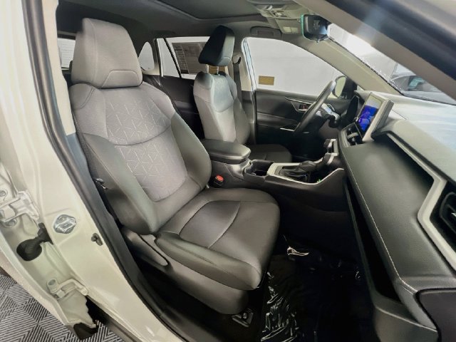 Used 2025 Toyota RAV4 XLE w/ Convenience Package FWD image 30