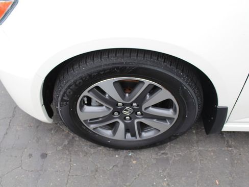 Used 2015 Honda Odyssey Touring Elite image 11