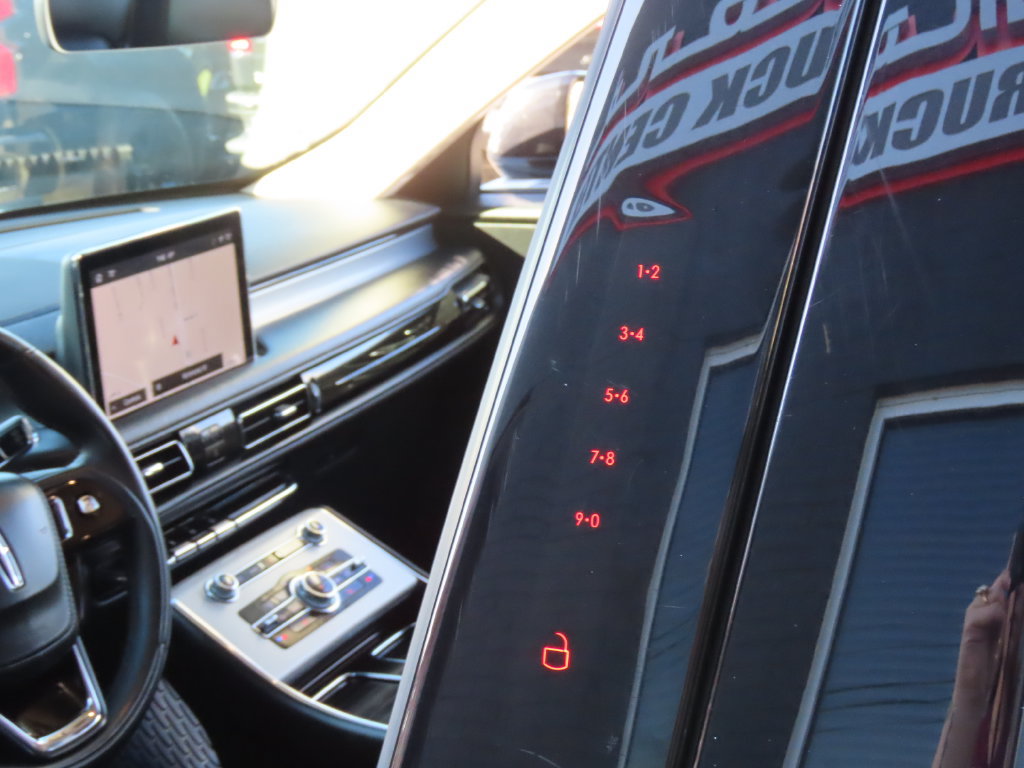 Used 2023 Lincoln Aviator AWD w/ Premium Package image 24