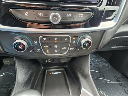 Used 2023 Chevrolet Traverse RS AWD/4WD image 19