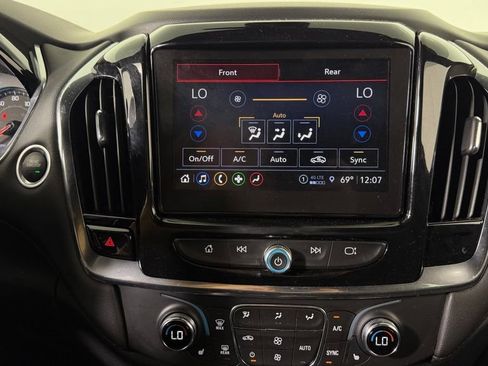 Used 2023 Chevrolet Traverse LT FWD image 23