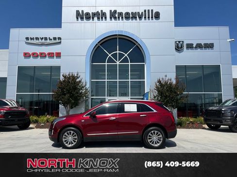 Used 2017 Cadillac XT5 Luxury FWD image 2