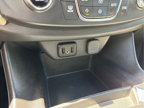 Used 2023 Chevrolet Traverse LS FWD image 30