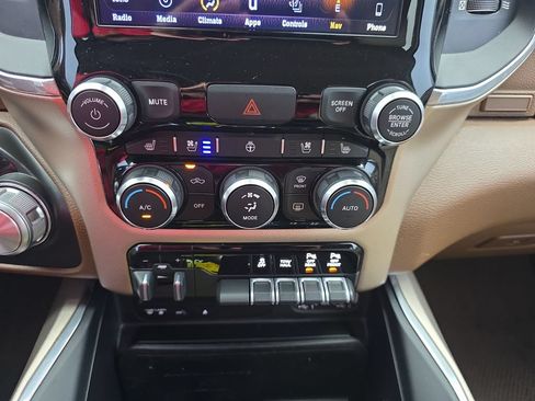 Used 2019 RAM 1500 Laramie AWD/4WD image 27