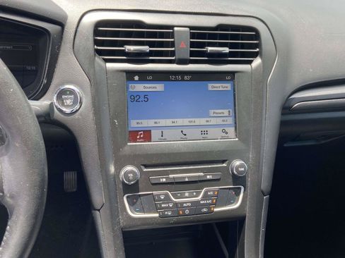 Used 2018 Ford Fusion SE w/ Equipment Group 201A FWD image 22
