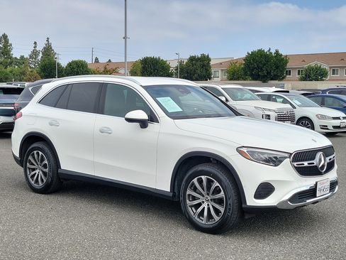 Used 2024 Mercedes-Benz GLC 300 image 29