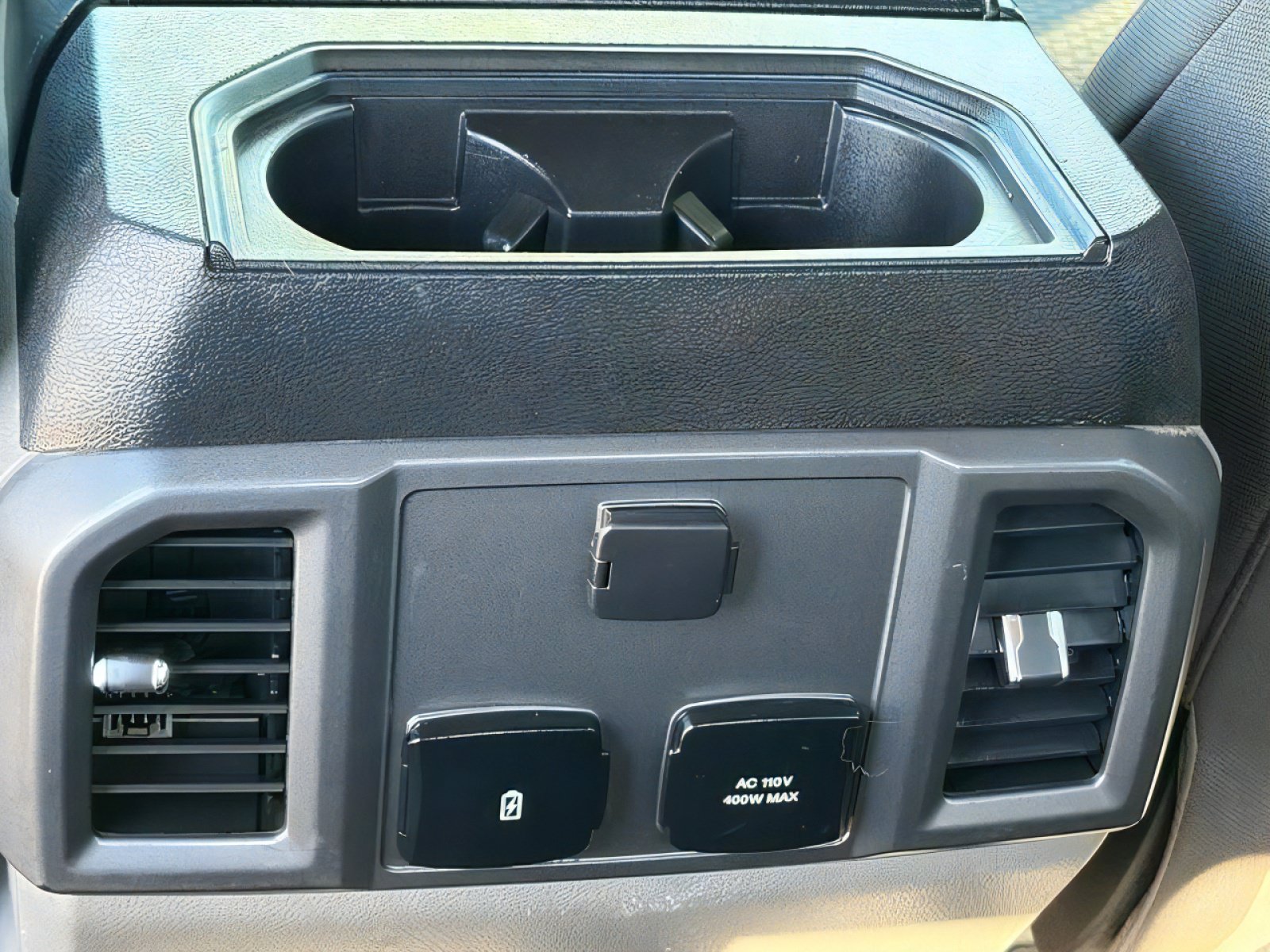 Used 2018 Ford F150 XLT w/ Equipment Group 302A Luxury AWD/4WD image 14