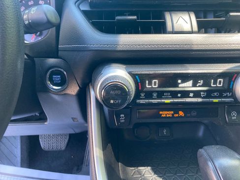 Used 2022 Toyota RAV4 XLE image 21