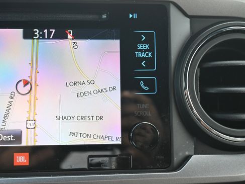 Used 2019 Toyota Tacoma Limited image 29