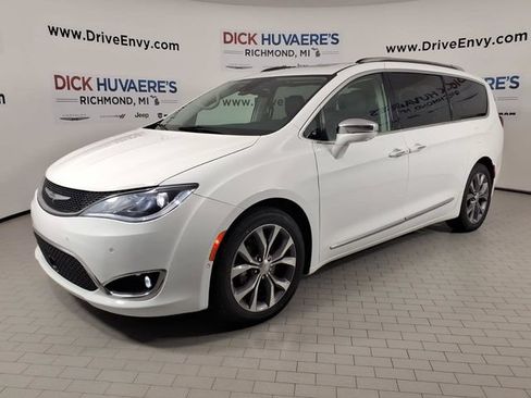 Used 2019 Chrysler Pacifica Limited w/ Tire & Wheel Group FWD image 1