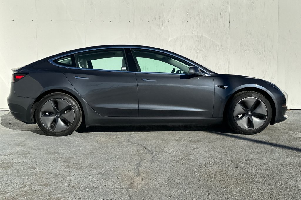 Used 2018 Tesla Model 3 Long Range AWD/4WD image 2