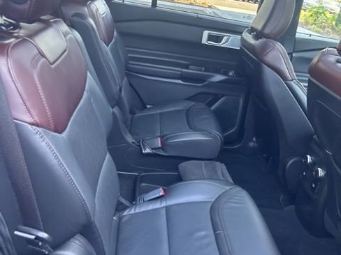 Used 2020 Ford Explorer Platinum w/ Premium Technology Package image 9