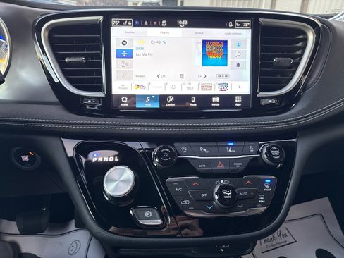 New 2026 Chrysler Pacifica Select image 17