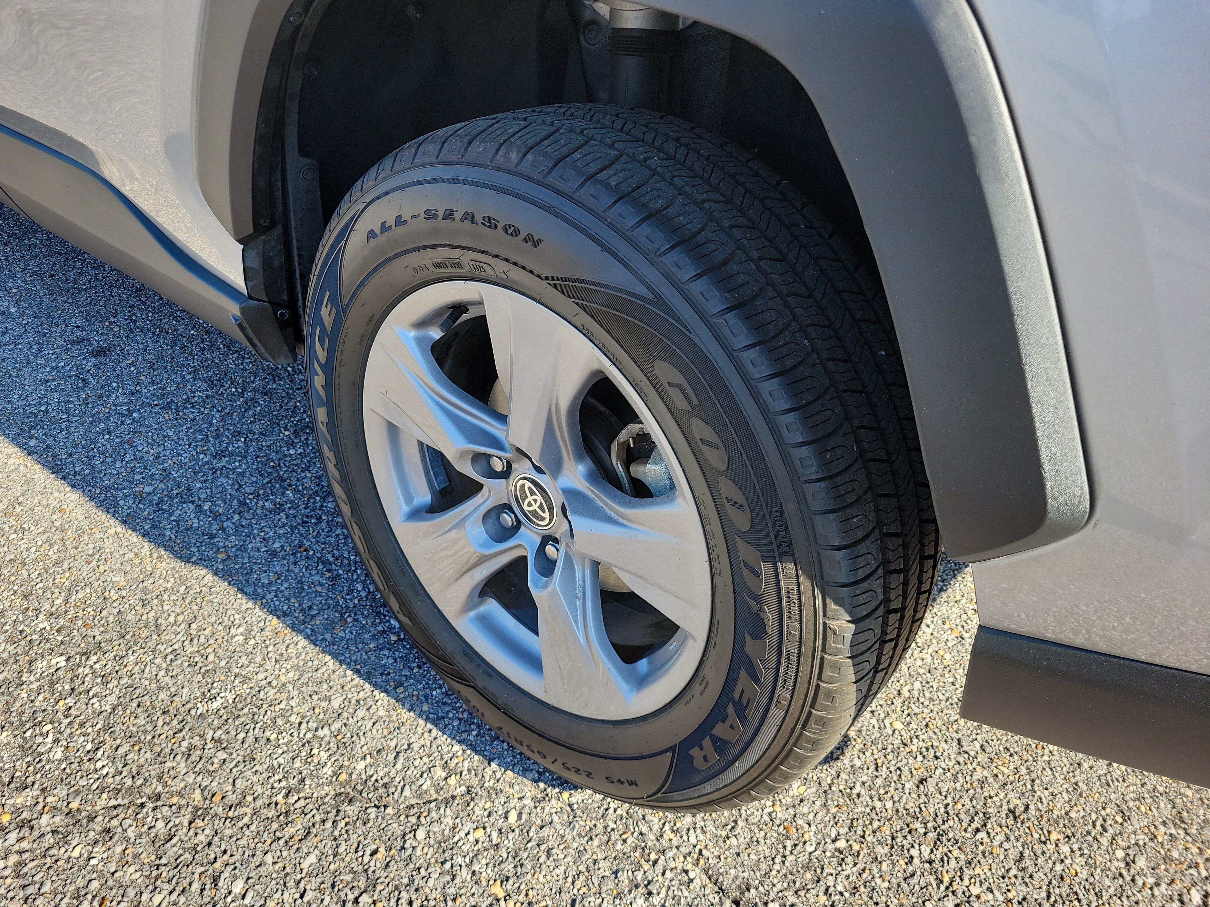 Used 2022 Toyota RAV4 XLE AWD/4WD image 26