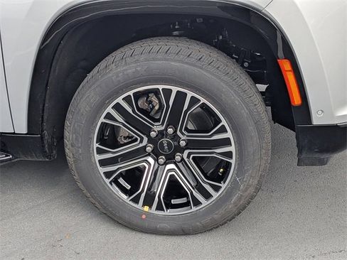 New 2026 Jeep Grand Wagoneer 4WD image 11