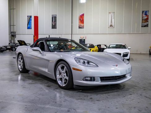 Used 2005 Chevrolet Corvette Convertible w/ Preferred Equipment Group RWD image 27