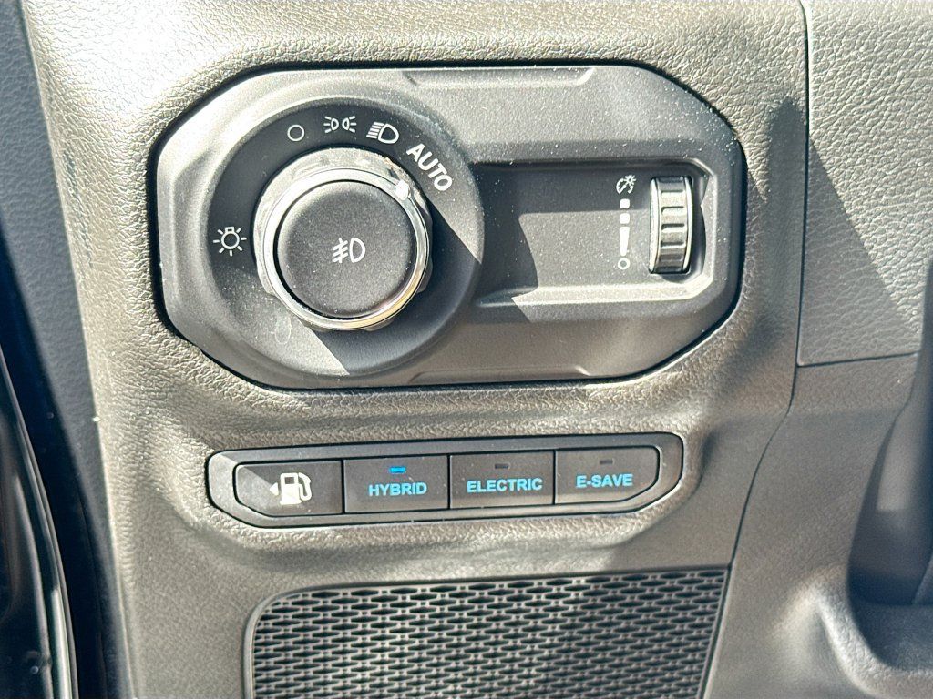 Used 2023 Jeep Wrangler Unlimited Sahara w/ Cold Weather Group AWD/4WD image 11
