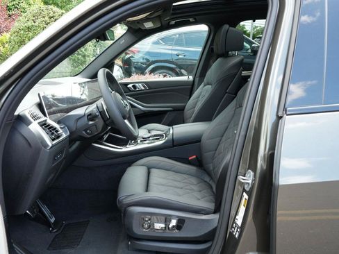 New 2026 BMW X5 xDrive40i w/ M Sport Package AWD/4WD image 2