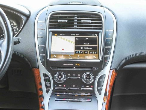 Used 2018 Lincoln MKX Reserve w/ Driver Assistance Package image 16