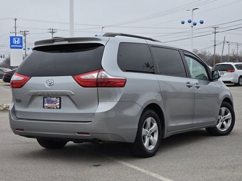 Used 2015 Toyota Sienna LE image 12