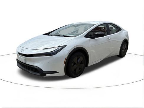 Used 2025 Toyota Prius LE image 7