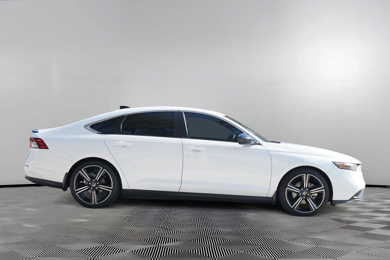 Used 2023 Honda Accord Sport image 4