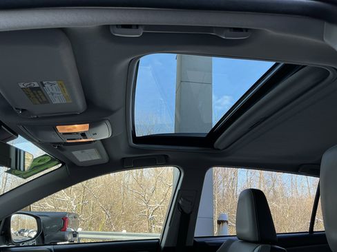 Used 2018 Toyota RAV4 Limited image 17