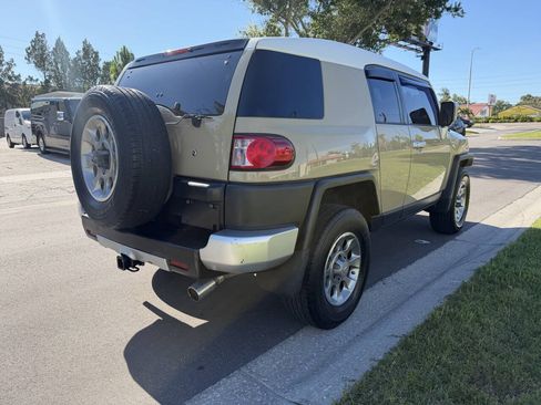 Used 2011 Toyota FJ Cruiser 4WD w/ Upgrade Pkg image 4