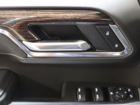 New 2026 GMC Sierra 1500 SLE image 17