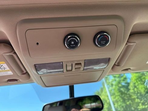 Used 2012 Nissan Pathfinder LE AWD/4WD image 23