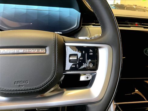 New 2025 Land Rover Range Rover SE image 17
