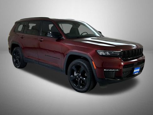 Used 2022 Jeep Grand Cherokee L Limited w/ Black Appearance Package AWD/4WD image 4