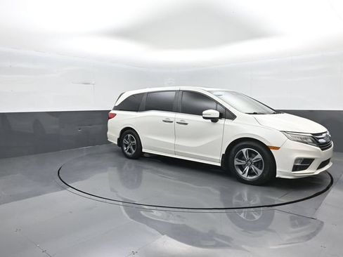 Used 2018 Honda Odyssey Touring image 2