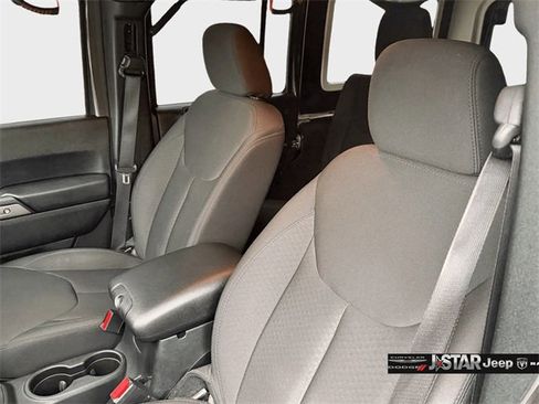 Used 2018 Jeep Wrangler Unlimited Sport S image 11