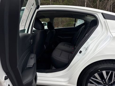 Used 2025 Nissan Altima 2.5 SV image 27