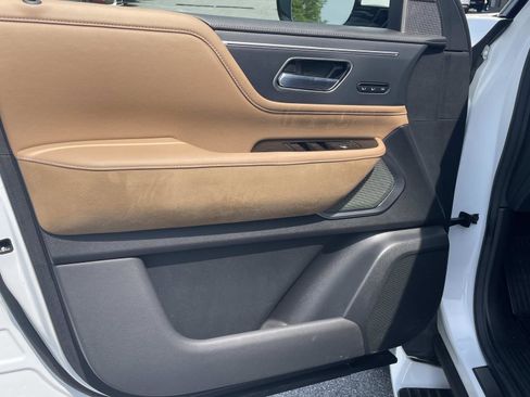 Used 2025 INFINITI QX80 Sensory AWD/4WD image 14