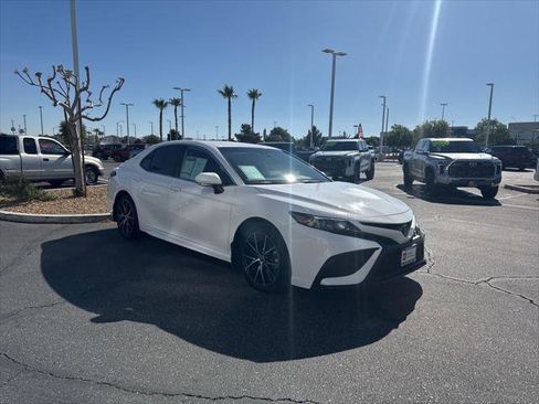 Certified 2022 Toyota Camry SE w/ Convenience Package image 4