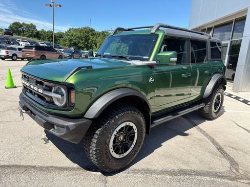 Used 2023 Ford Bronco Outer Banks w/ Sasquatch Package AWD/4WD image 3