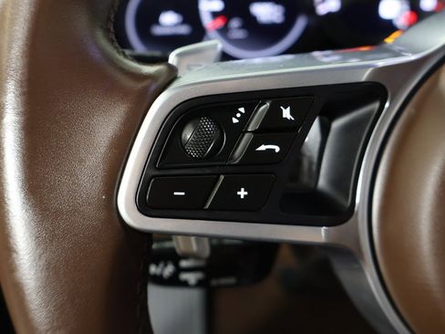 Used 2023 Porsche Cayenne Platinum Edition image 46