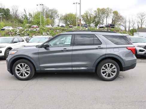 Used 2023 Ford Explorer XLT w/ Equipment Group 202A AWD/4WD image 4