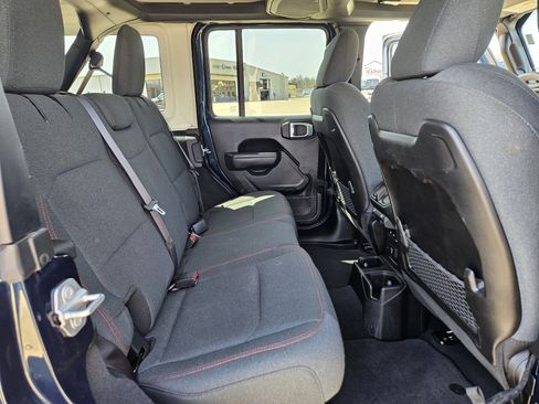 Used 2025 Jeep Wrangler Unlimited Rubicon image 13