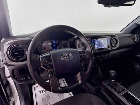 Used 2019 Toyota Tacoma TRD Sport w/ Technology Package RWD image 9