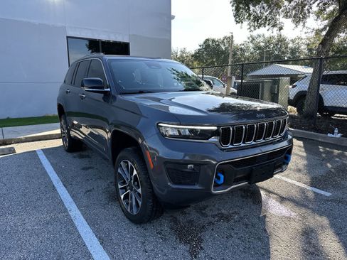 Used 2022 Jeep Grand Cherokee Overland AWD/4WD image 11