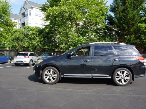 Used 2015 Nissan Pathfinder Platinum AWD/4WD image 5