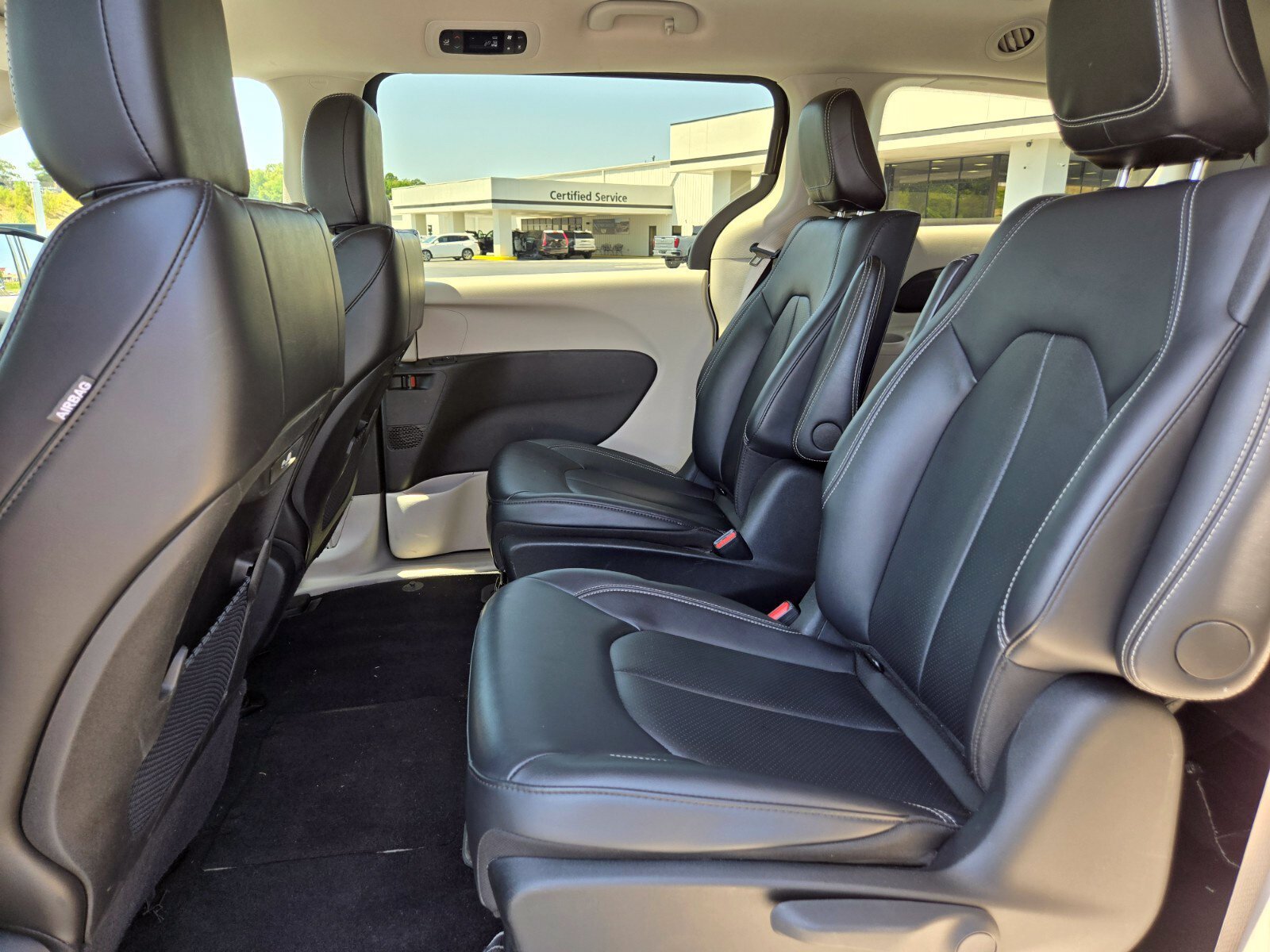 Used 2024 Chrysler Pacifica Limited FWD image 13